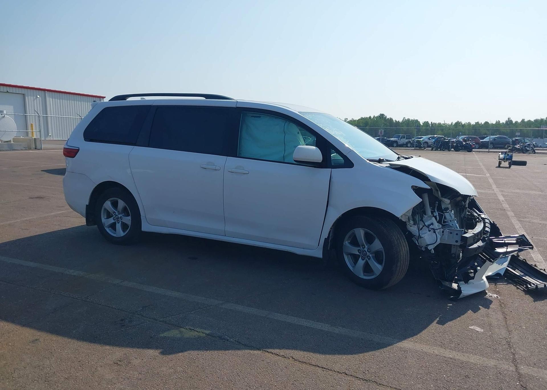2019 TOYOTA SIENNA LE 8-PASSENGER