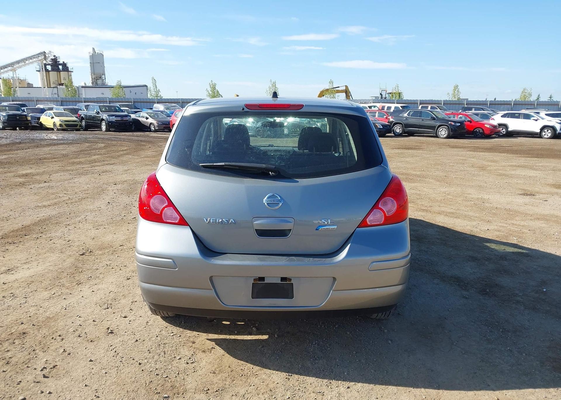 2010 NISSAN VERSA 1.8SL