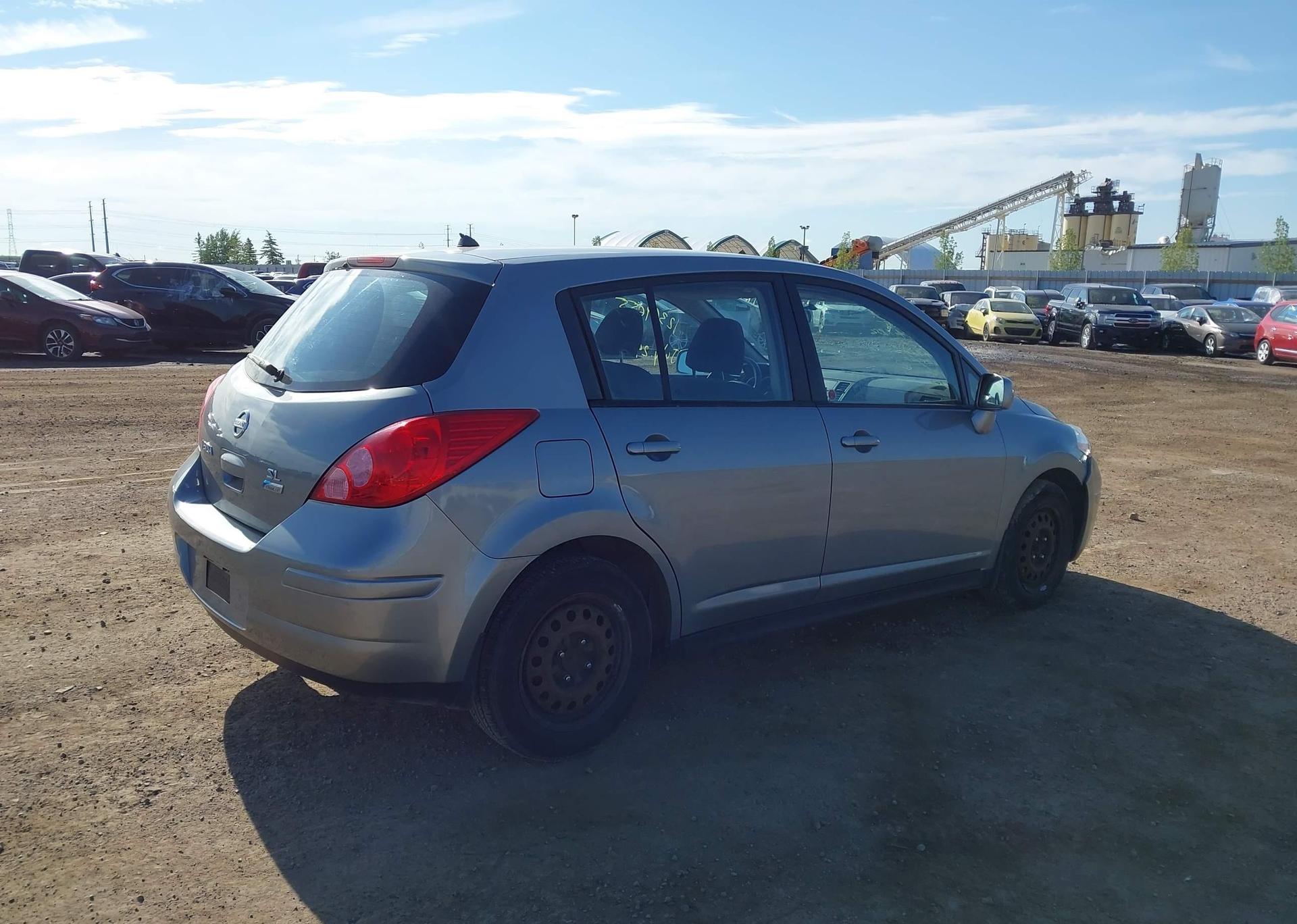 2010 NISSAN VERSA 1.8SL