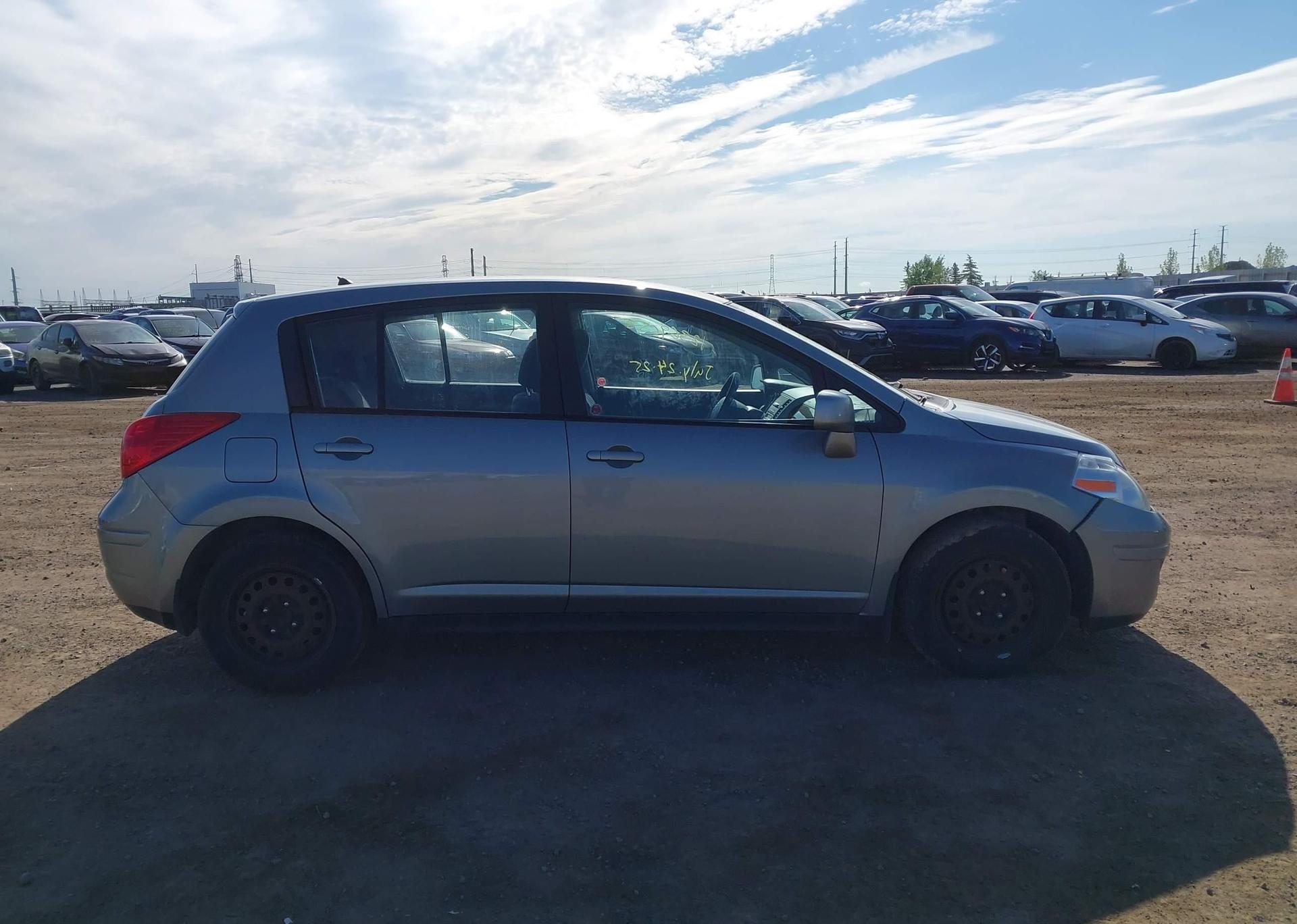 2010 NISSAN VERSA 1.8SL