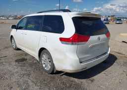 2011 TOYOTA SIENNA XLE