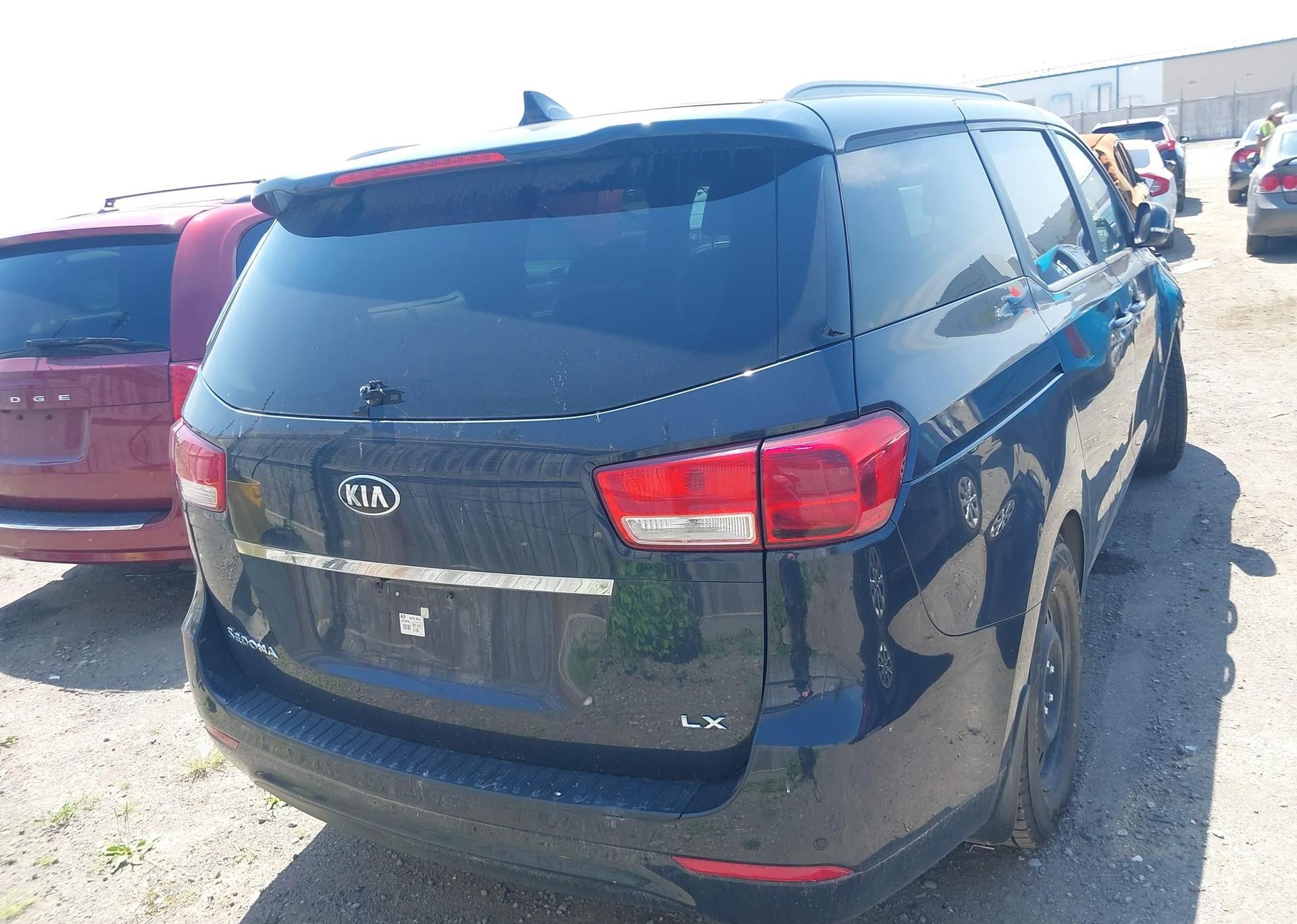 2015 KIA SEDONA LX
