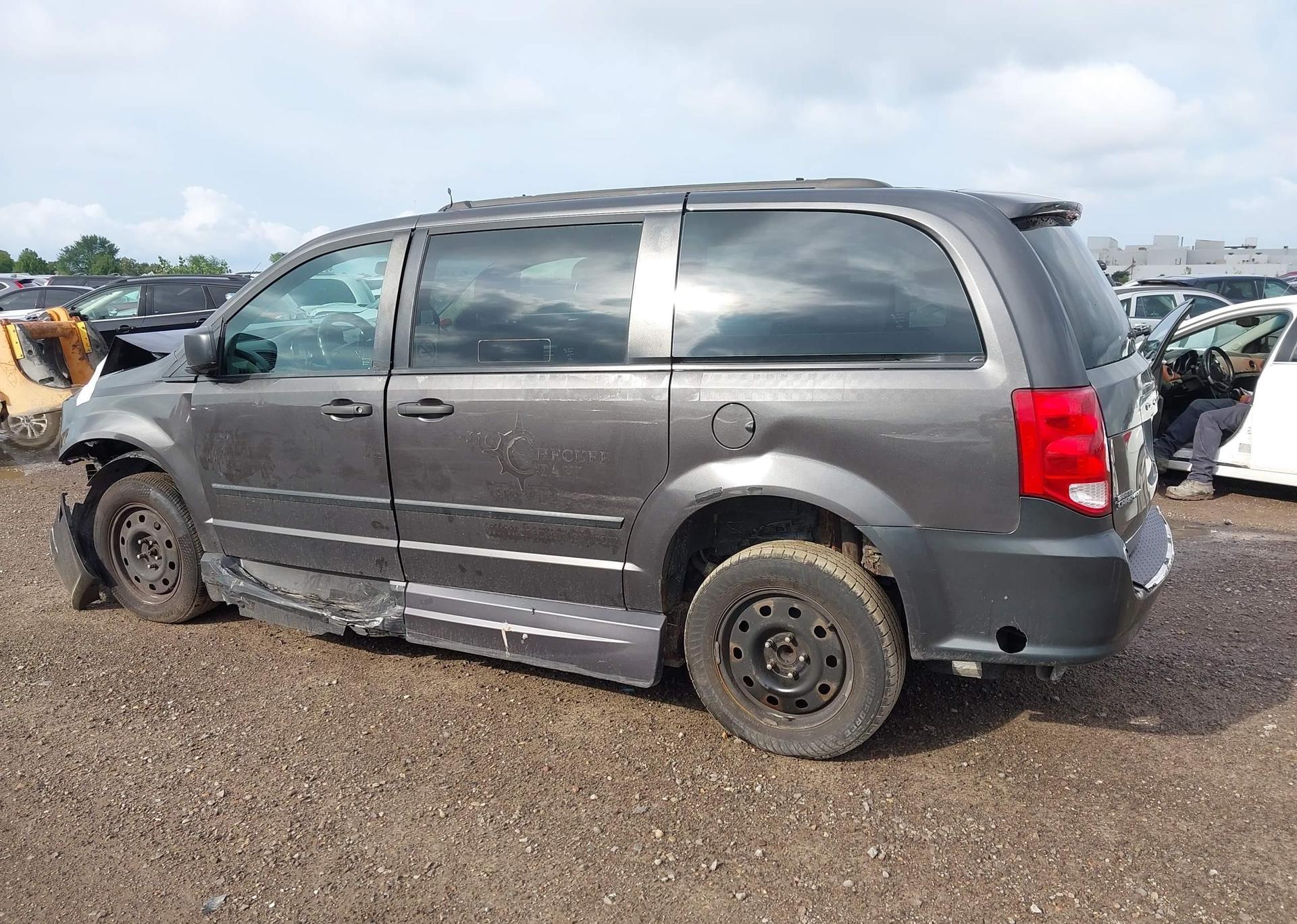 2016 DODGE GRAND CARAVAN SE