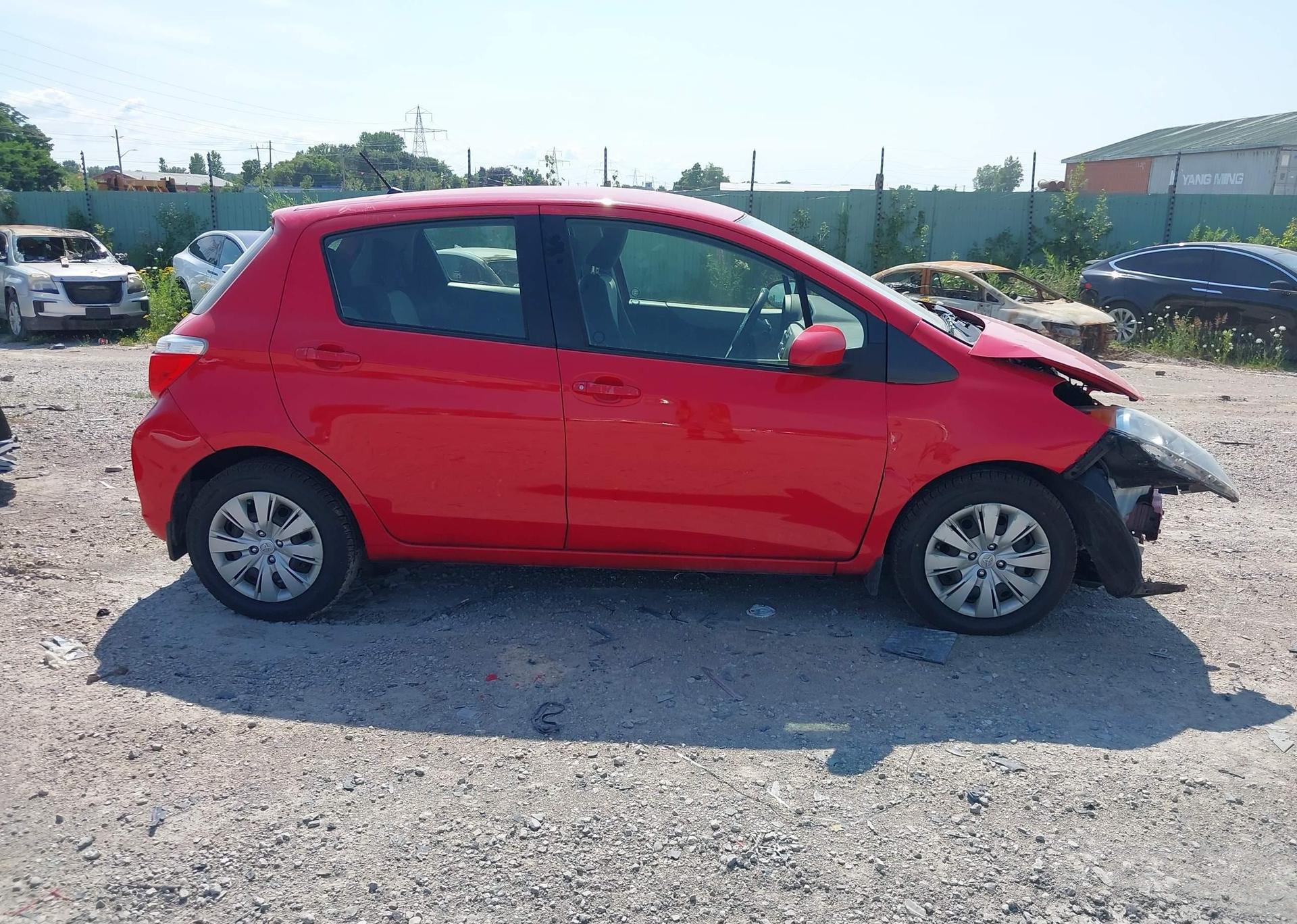 2013 TOYOTA YARIS LE