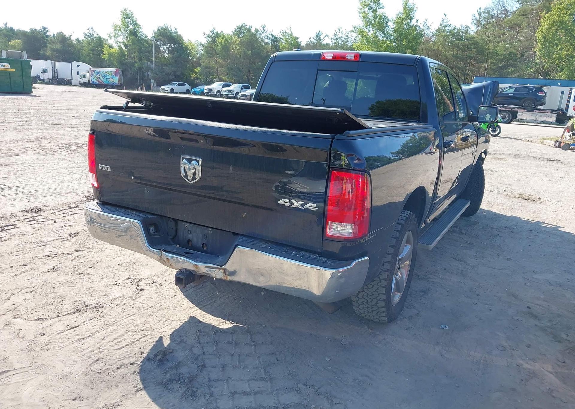 2017 RAM 1500 SLT
