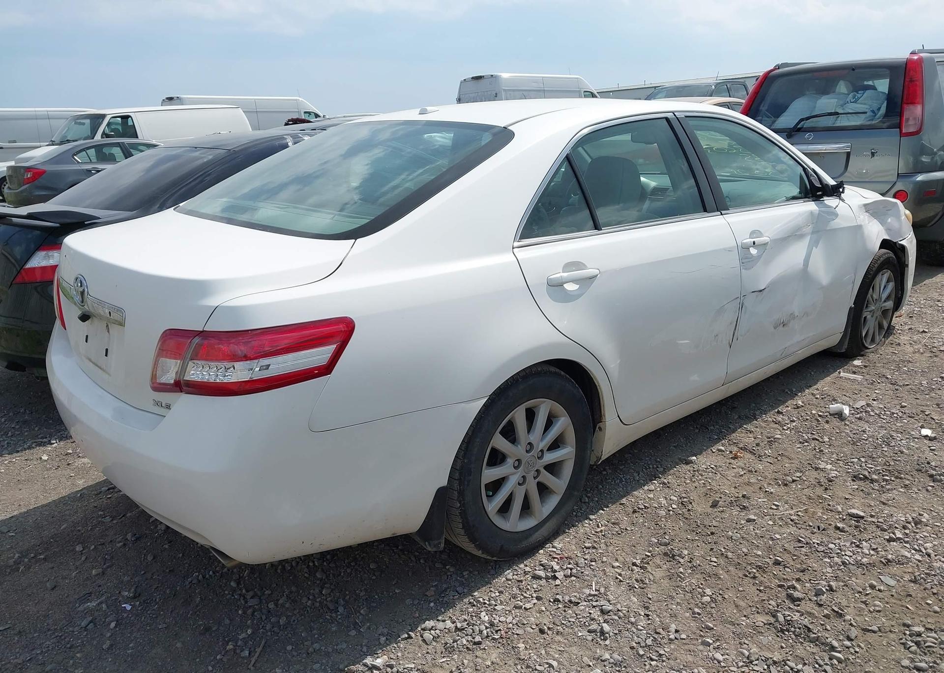 2010 TOYOTA CAMRY SE