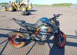 2022 KTM 890 DUKE R