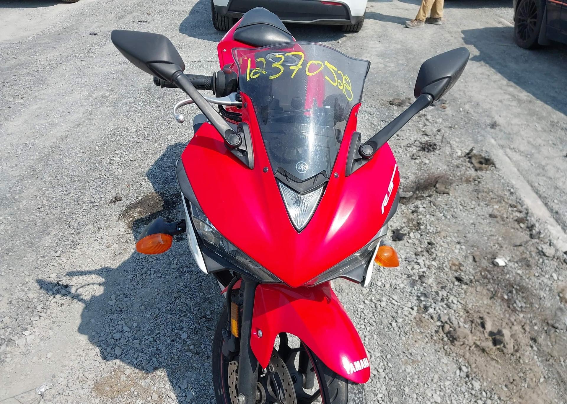 2015 YAMAHA YZFR3