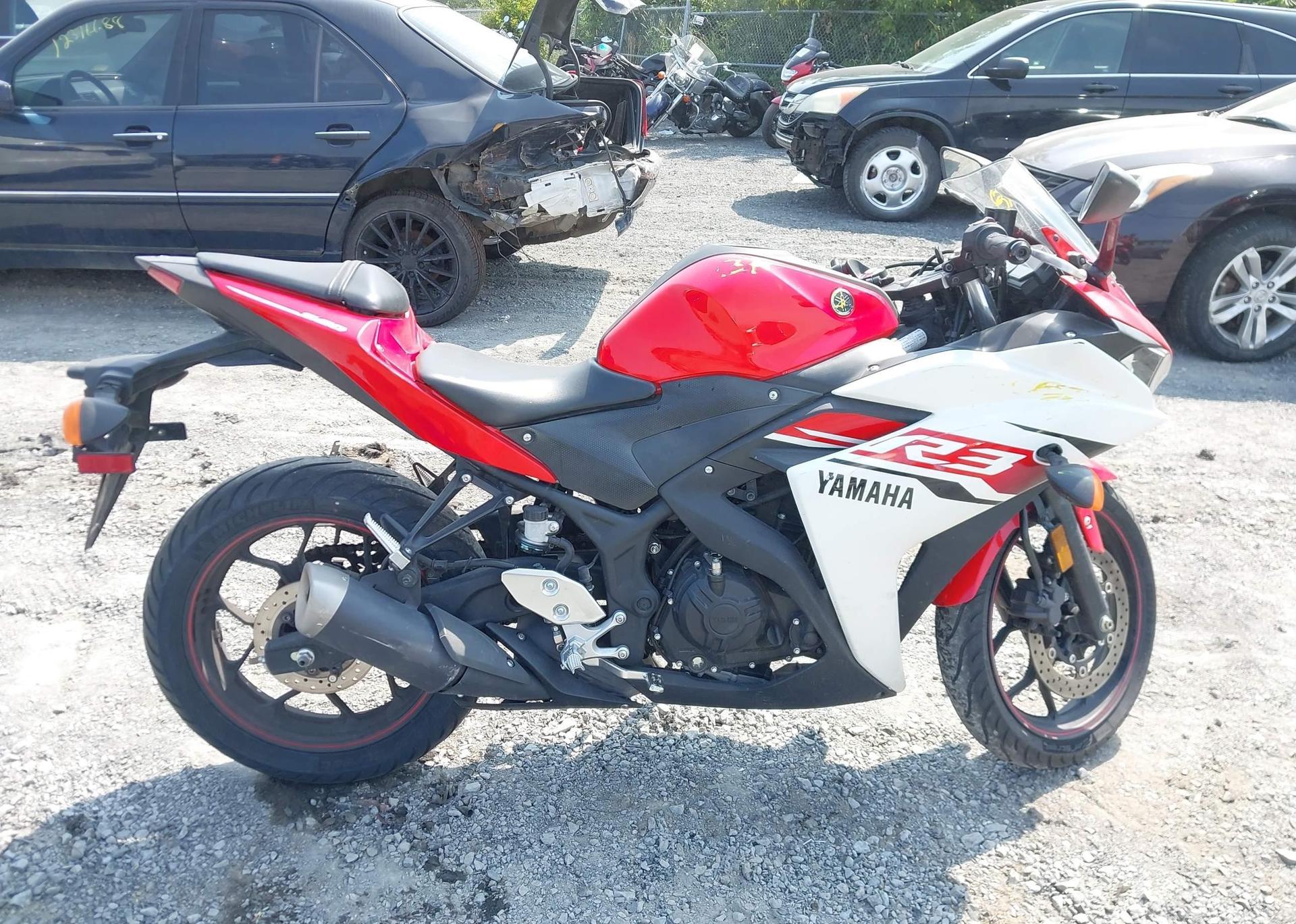 2015 YAMAHA YZFR3