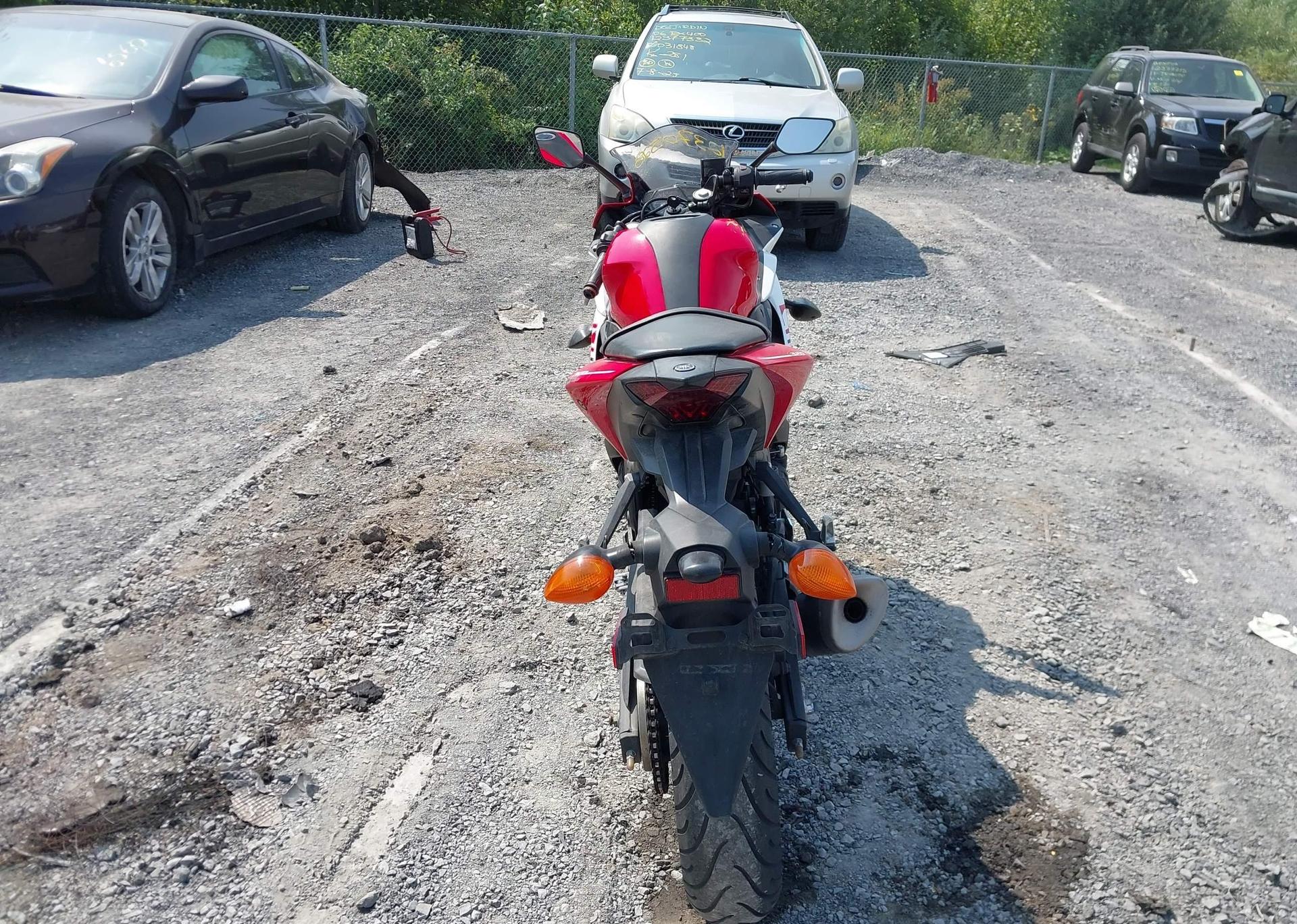 2015 YAMAHA YZFR3