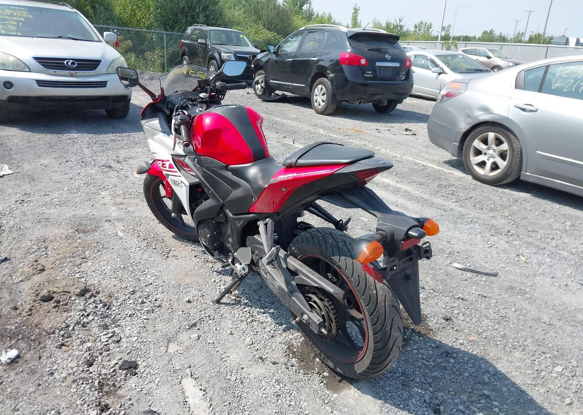 2015 YAMAHA YZFR3