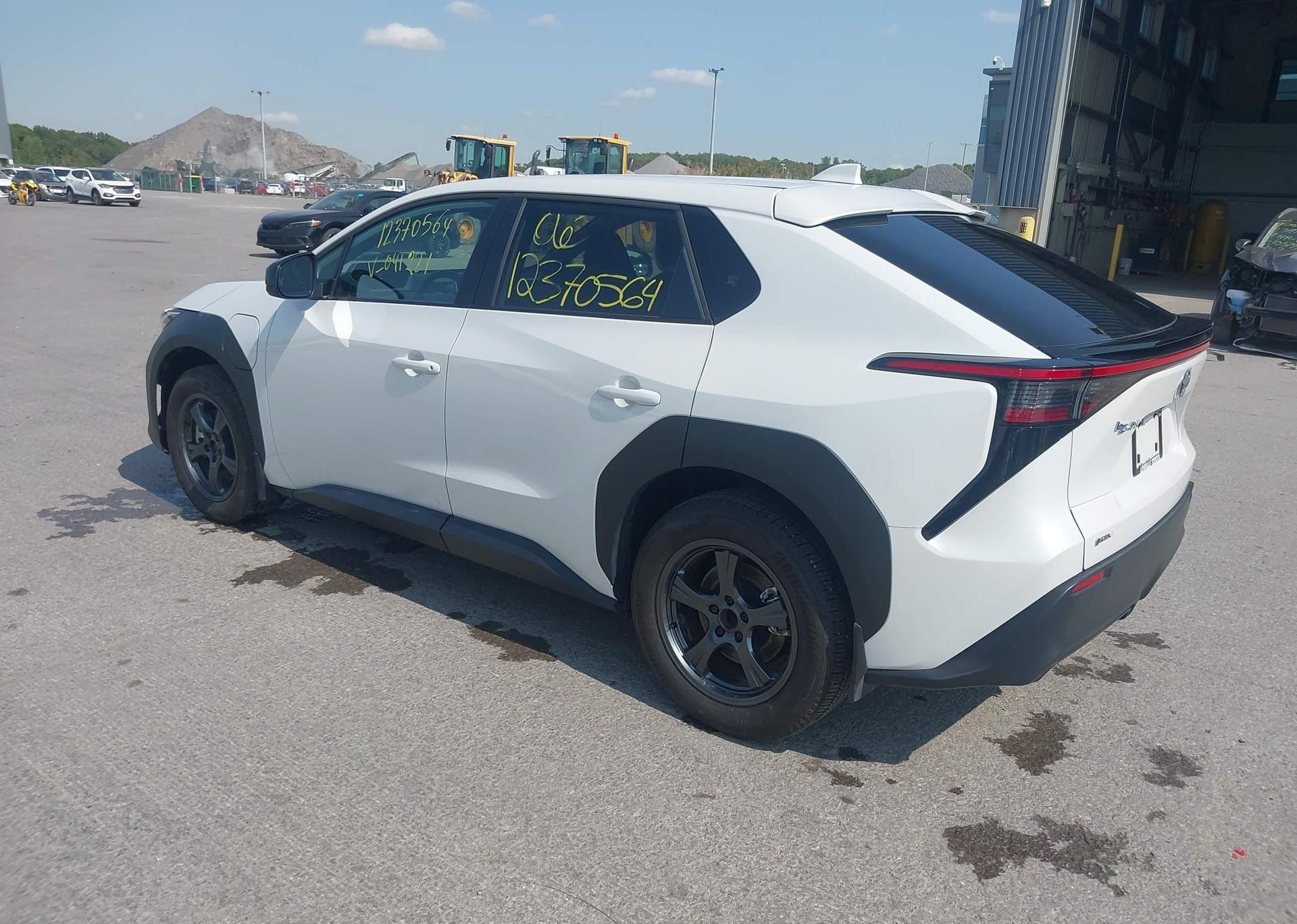 2024 TOYOTA BZ4X XLE
