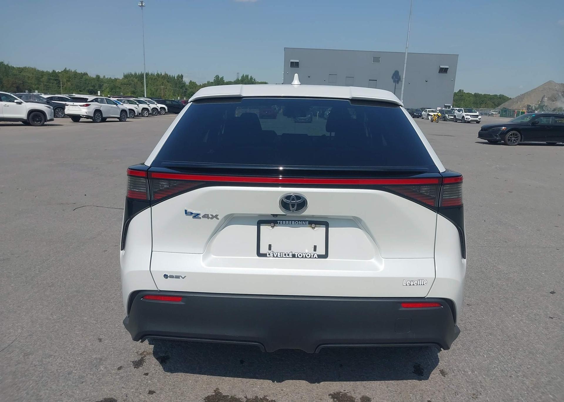 2024 TOYOTA BZ4X XLE