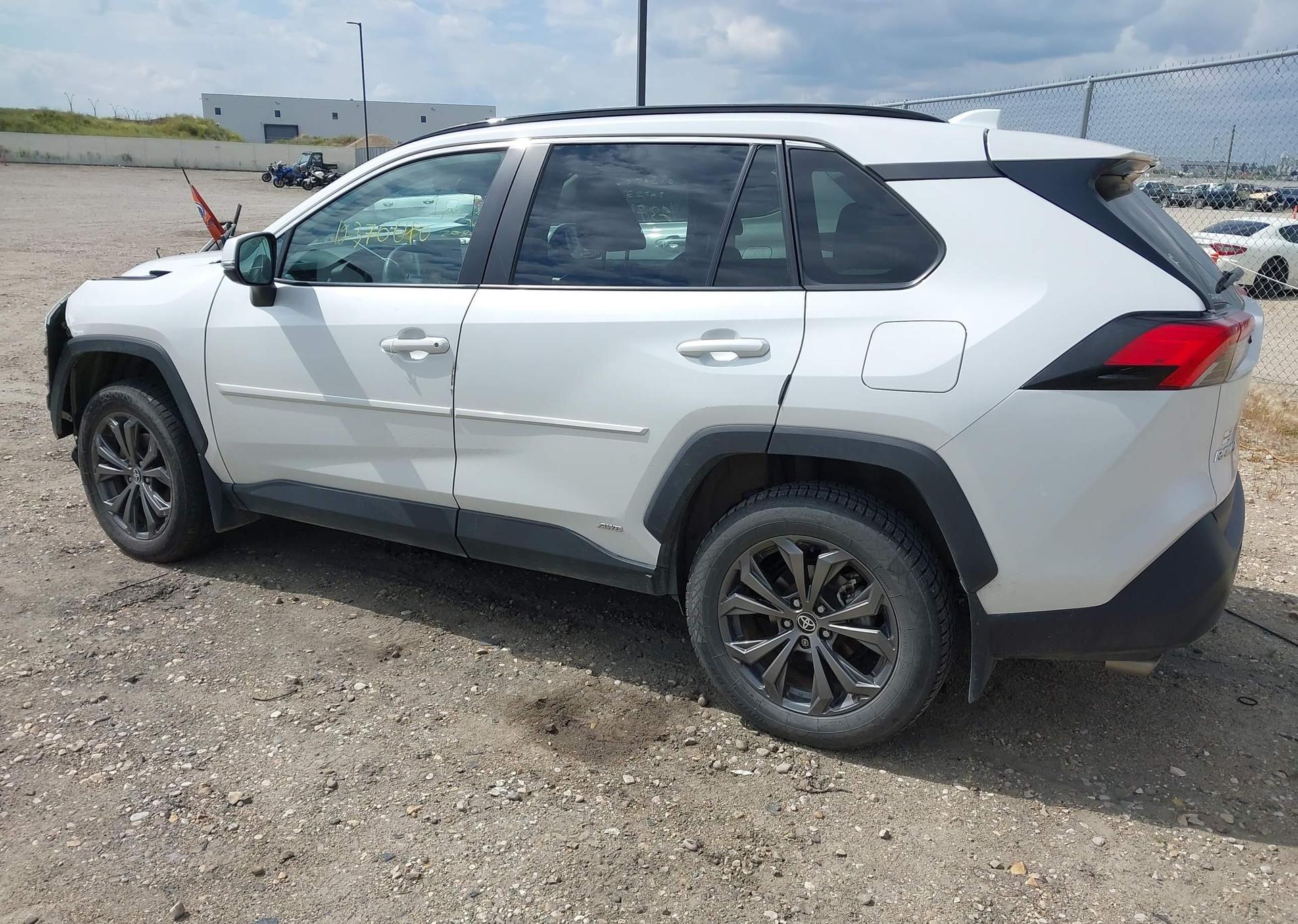 2023 TOYOTA RAV4 XLE