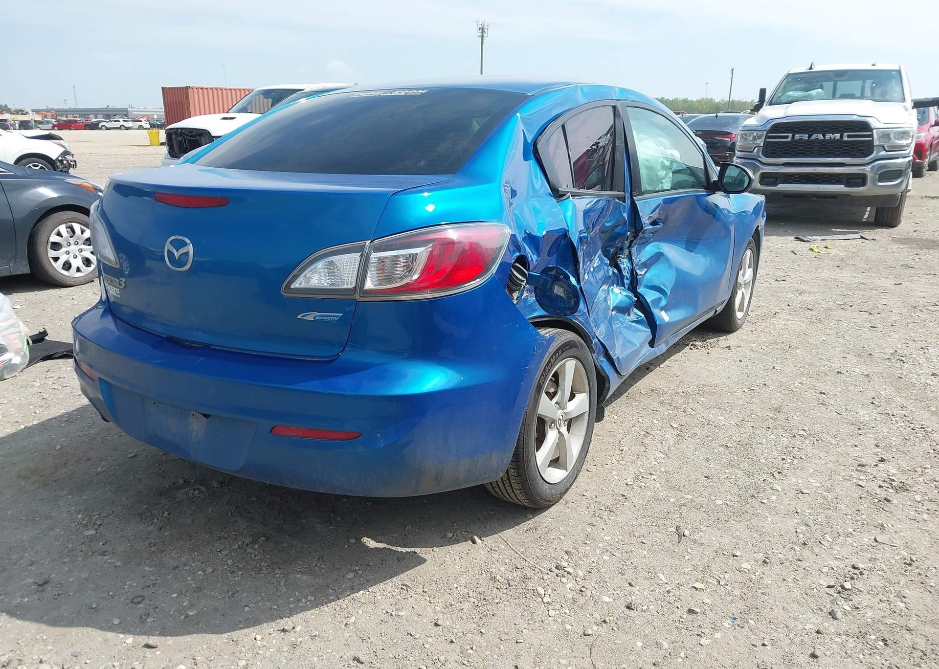 2013 MAZDA 3 I