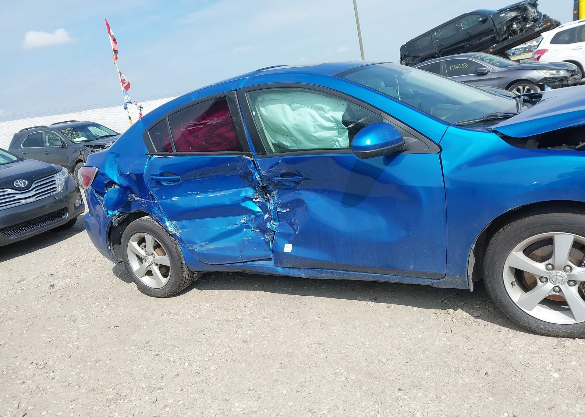 2013 MAZDA 3 I