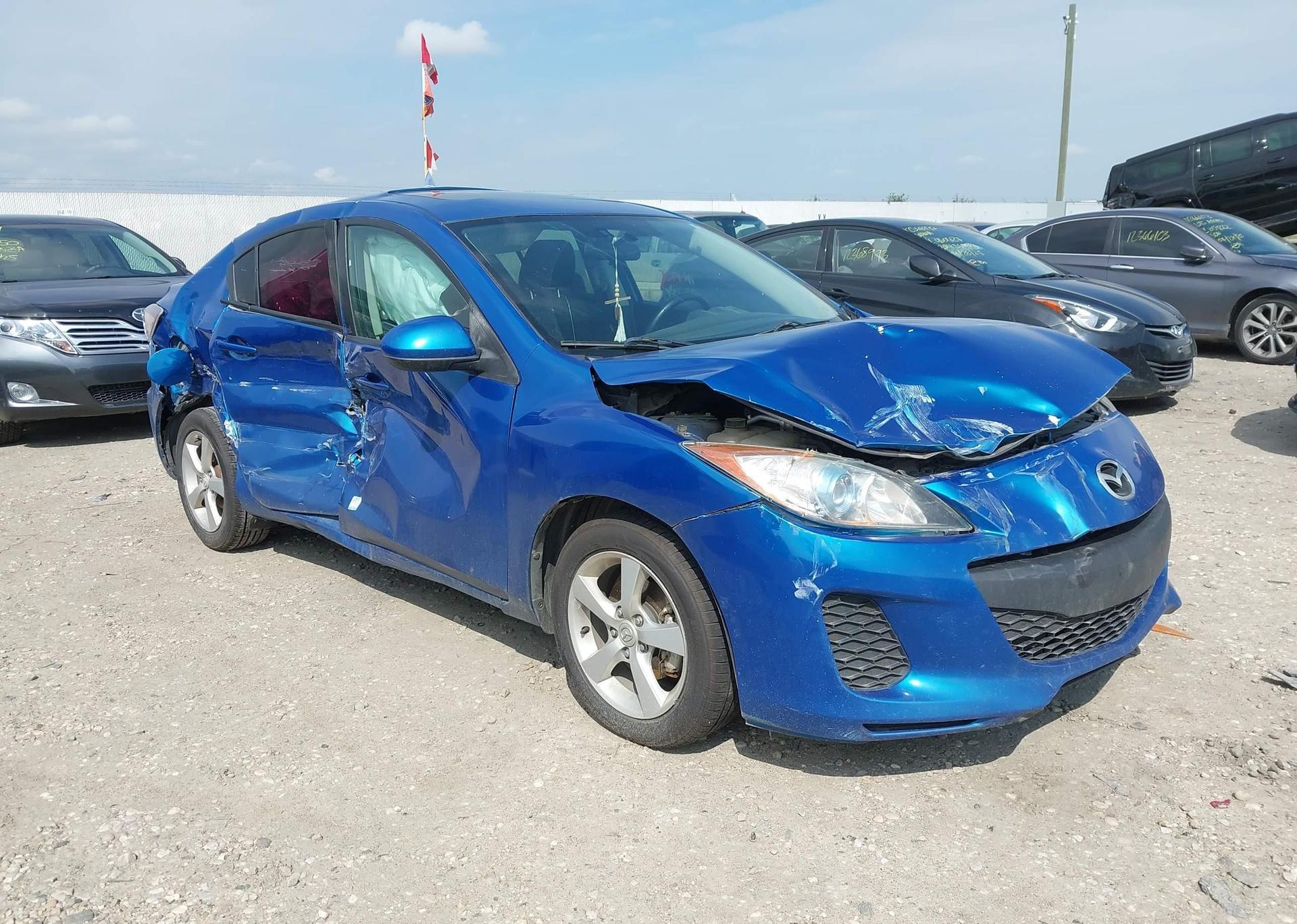 2013 MAZDA 3 I