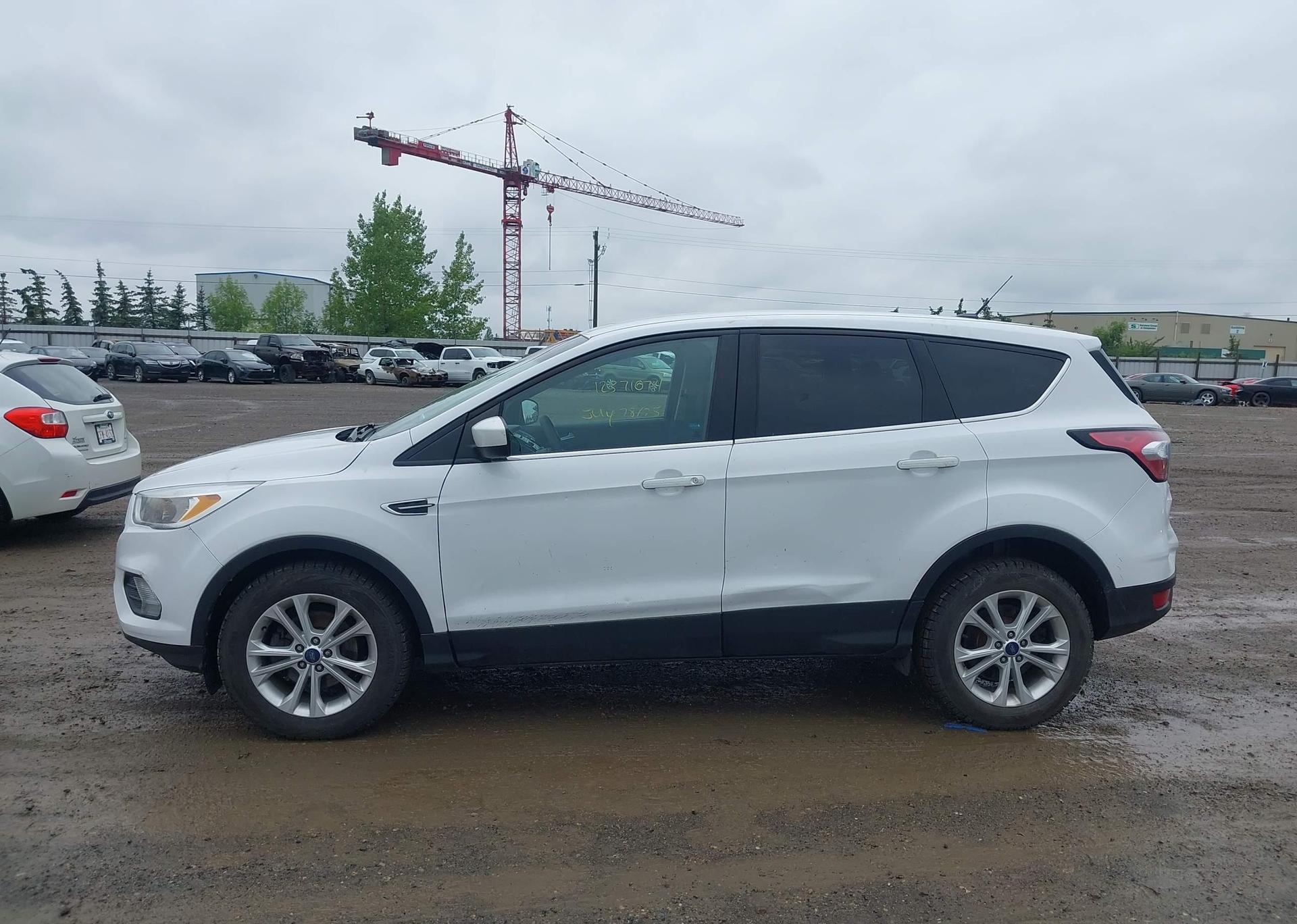 2017 FORD ESCAPE SE