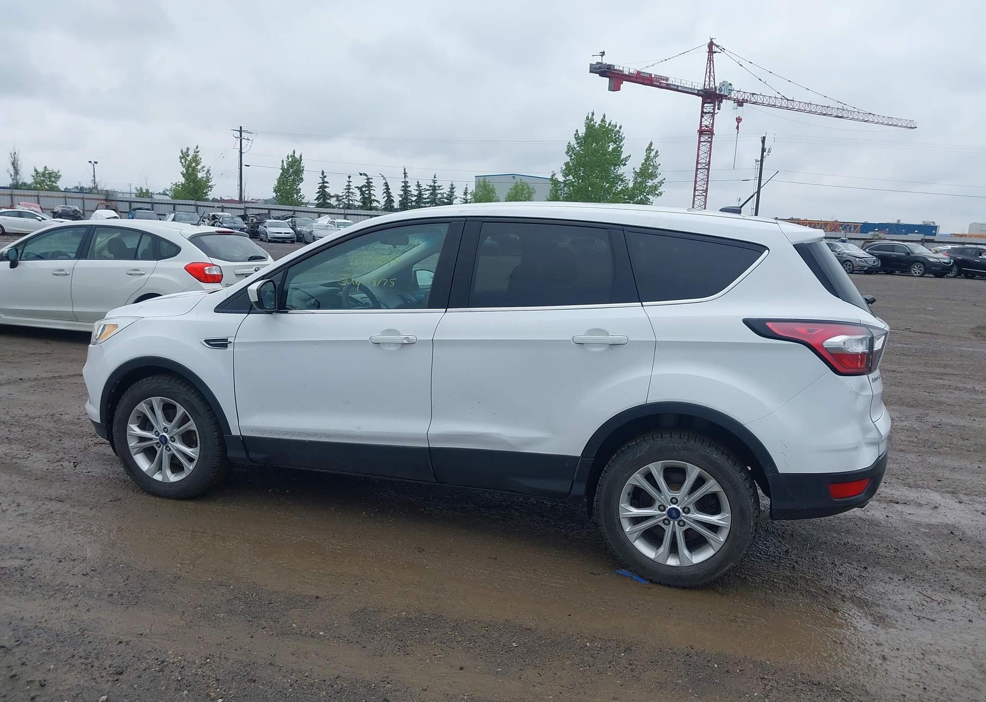 2017 FORD ESCAPE SE