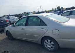 2004 TOYOTA CAMRY LE