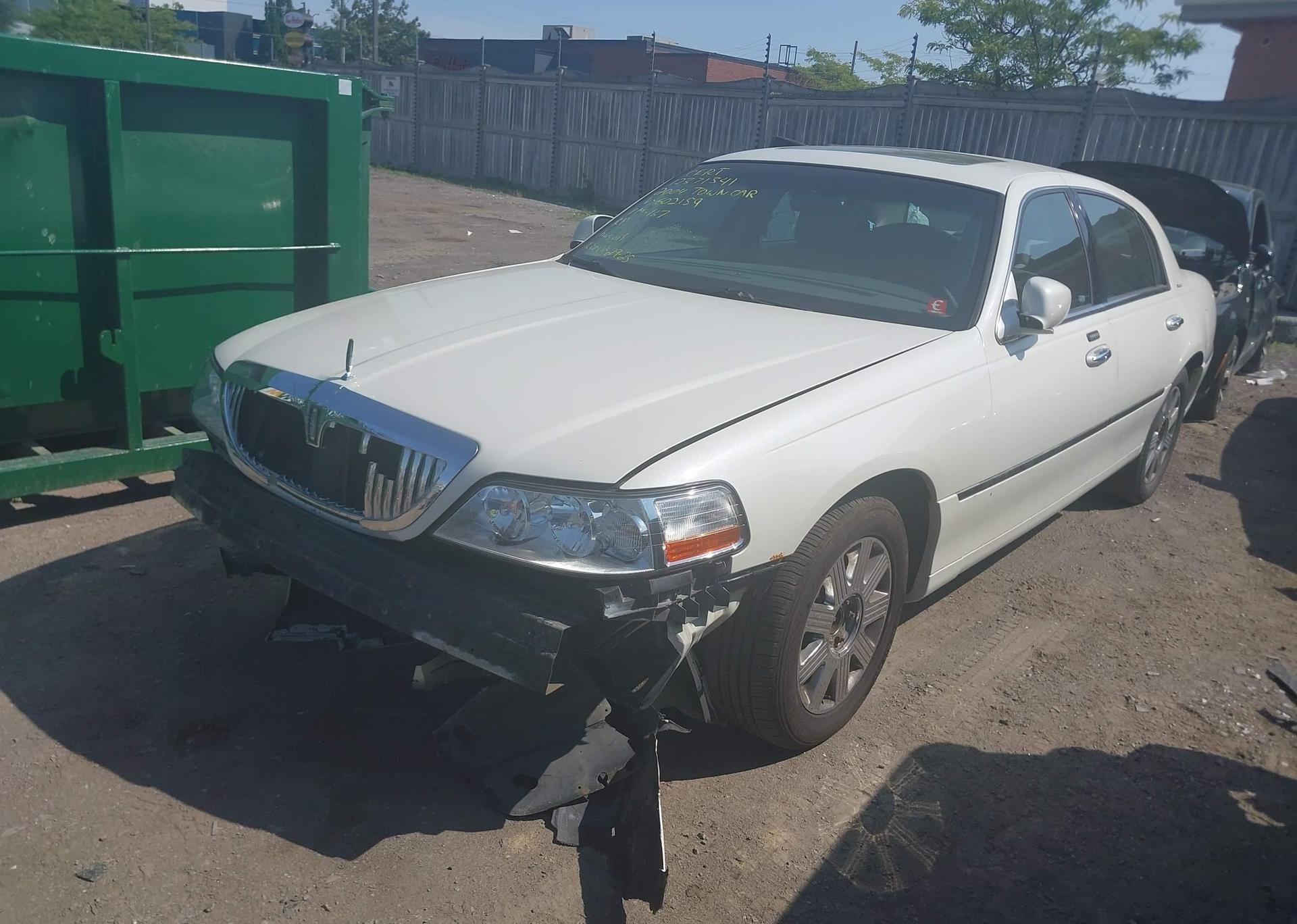 2004 LINCOLN TOWN CAR ULTIMATE