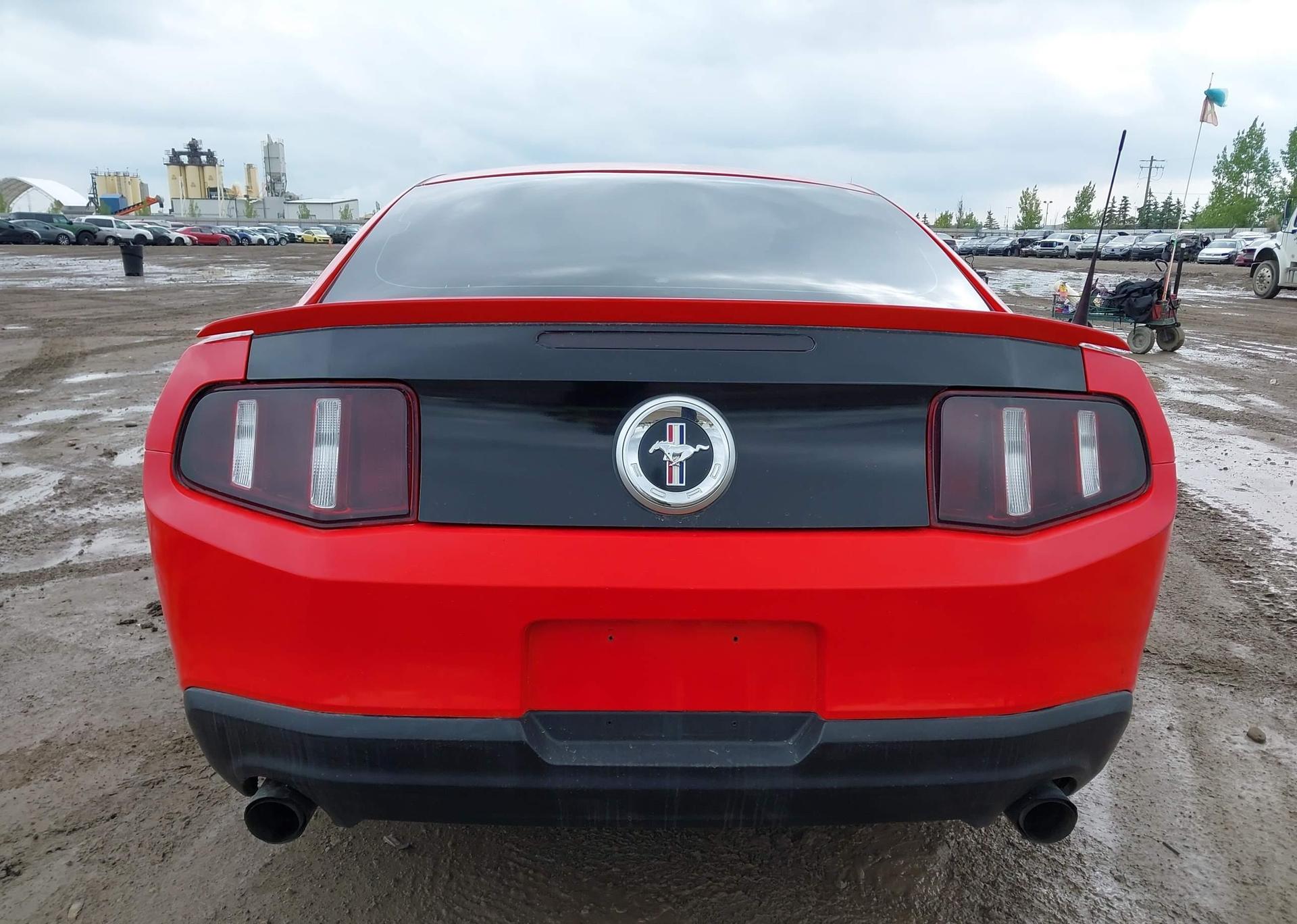 2011 FORD MUSTANG V6