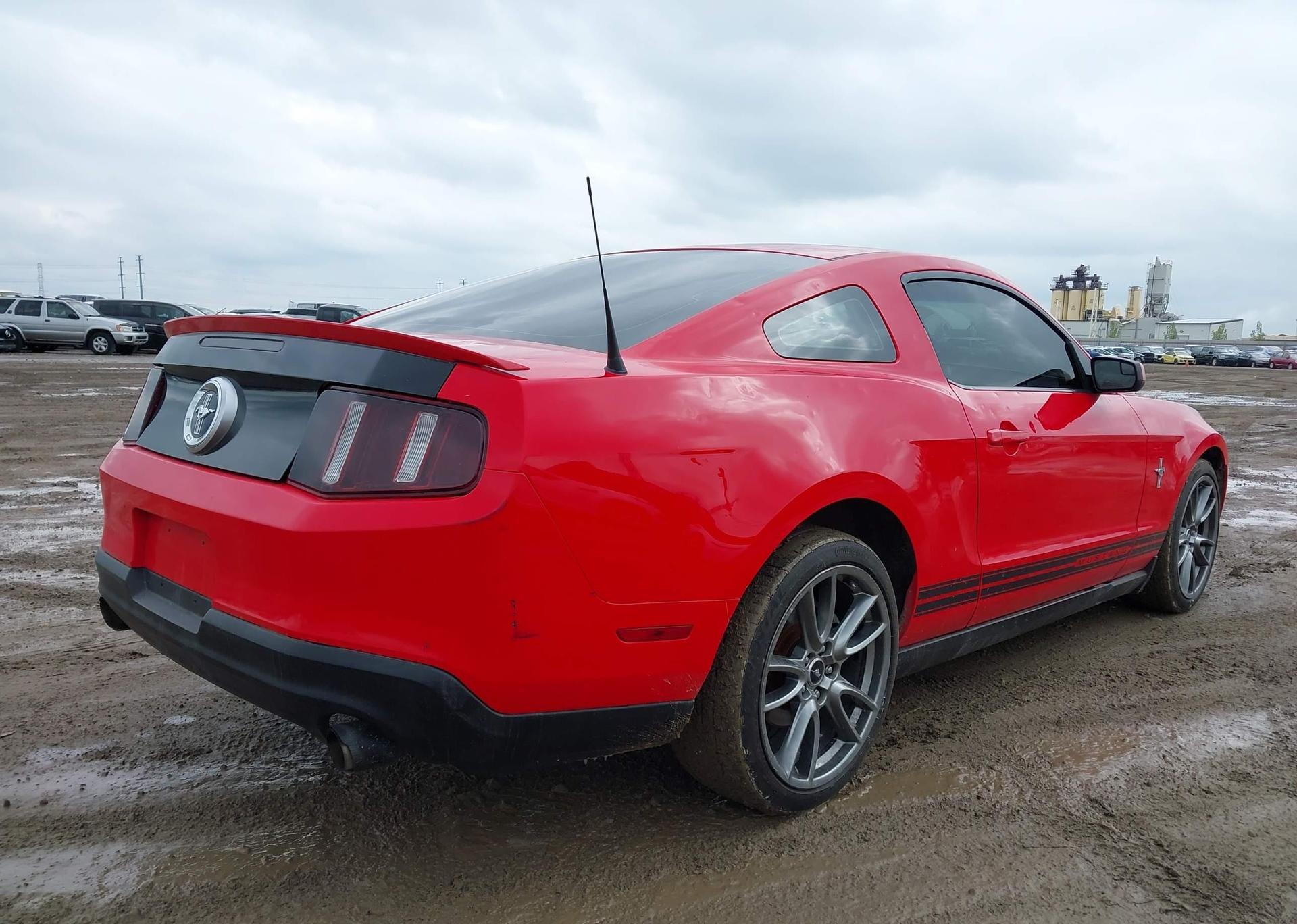 2011 FORD MUSTANG V6