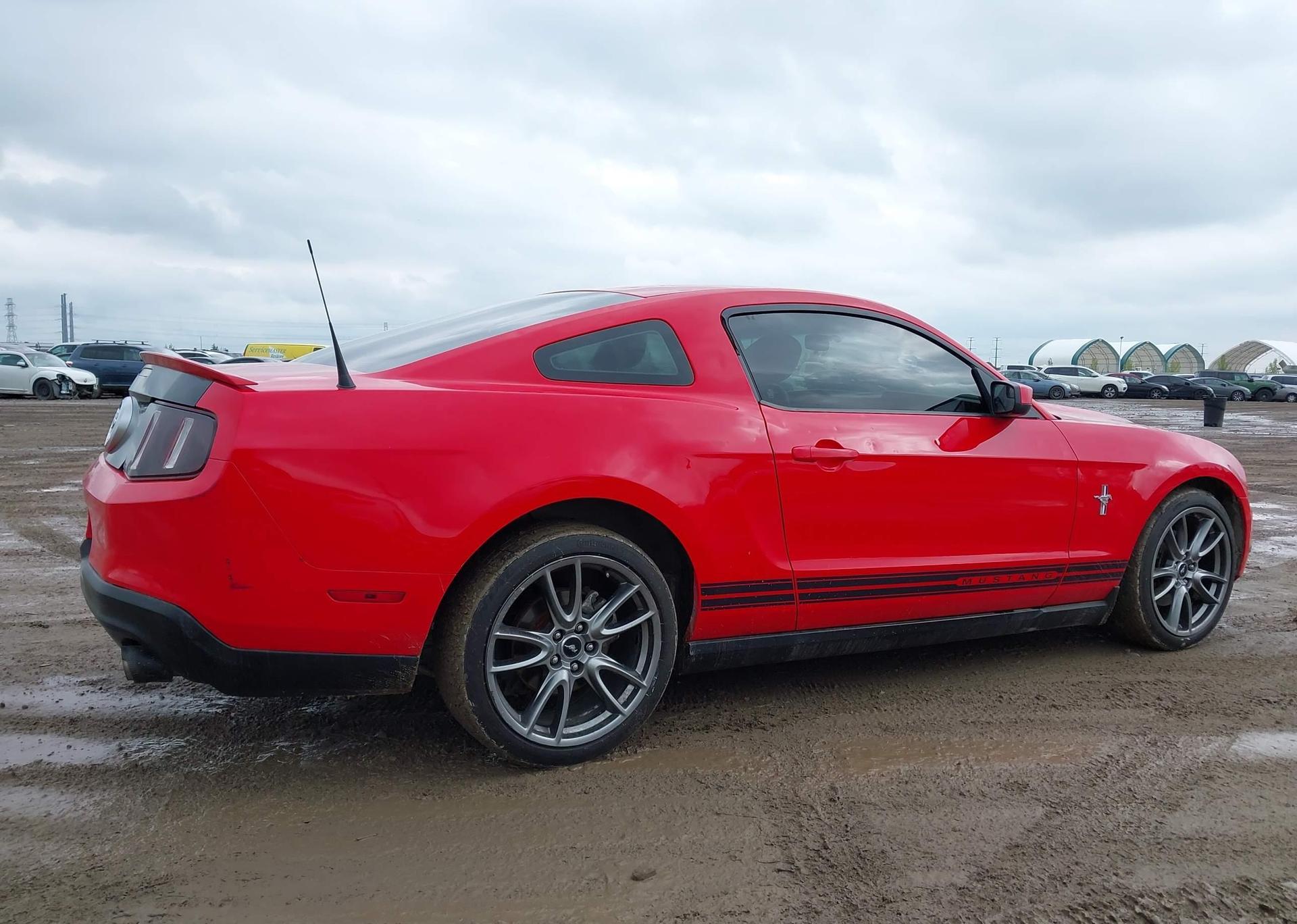 2011 FORD MUSTANG V6