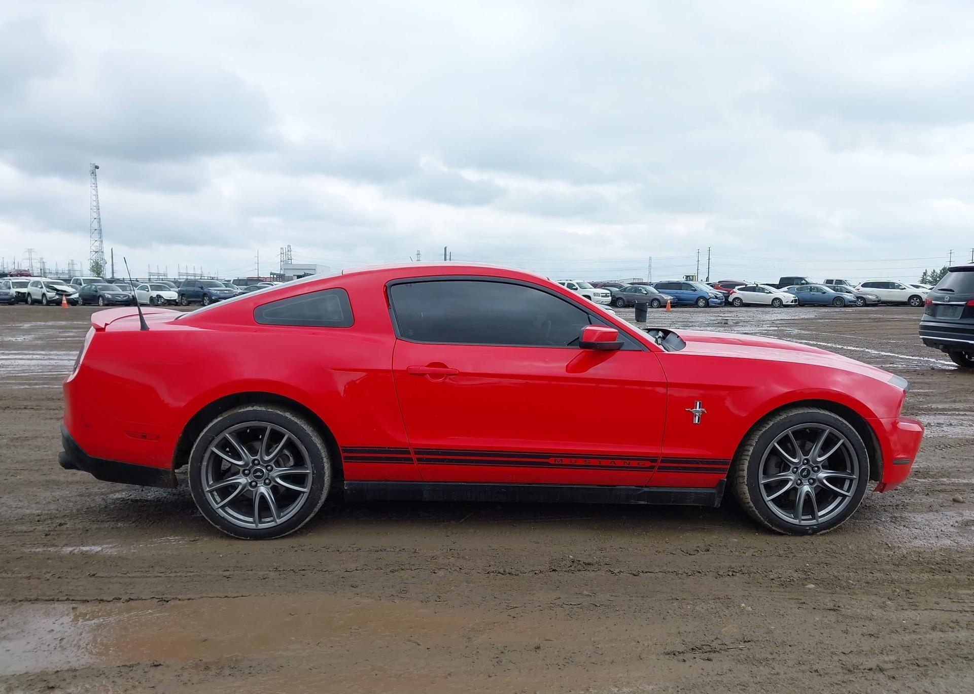2011 FORD MUSTANG V6
