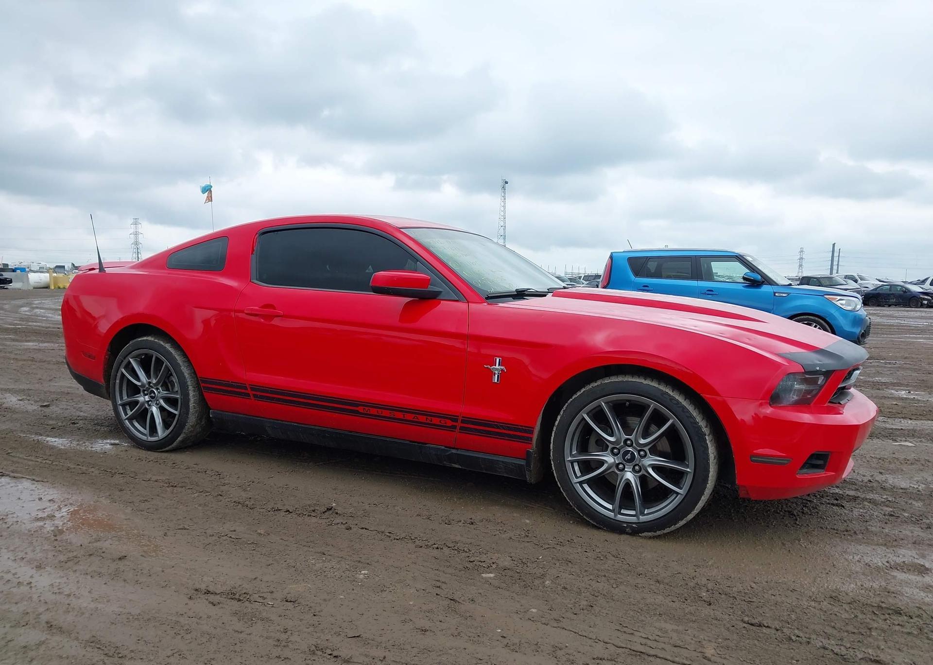 2011 FORD MUSTANG V6