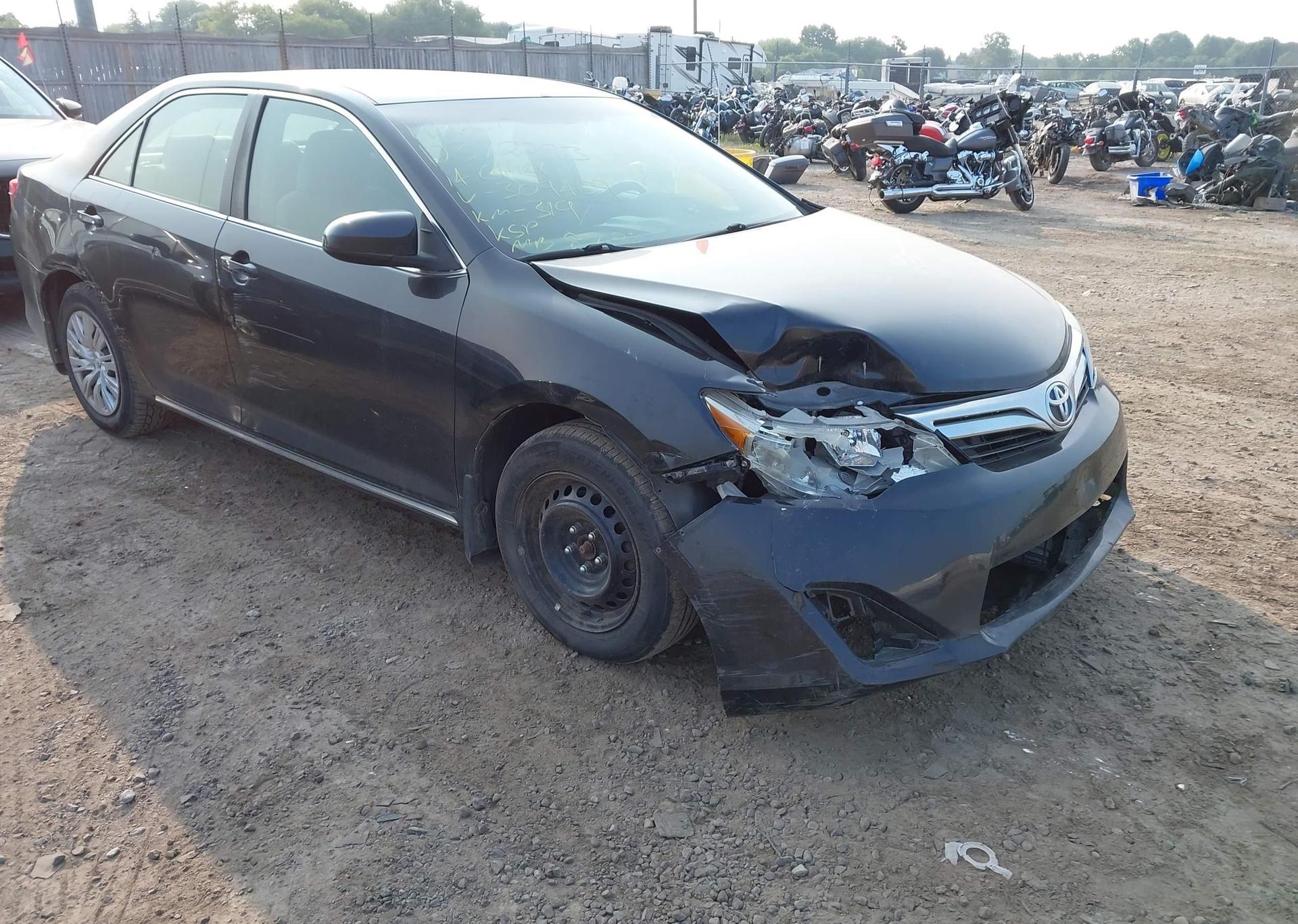 2014 TOYOTA CAMRY
