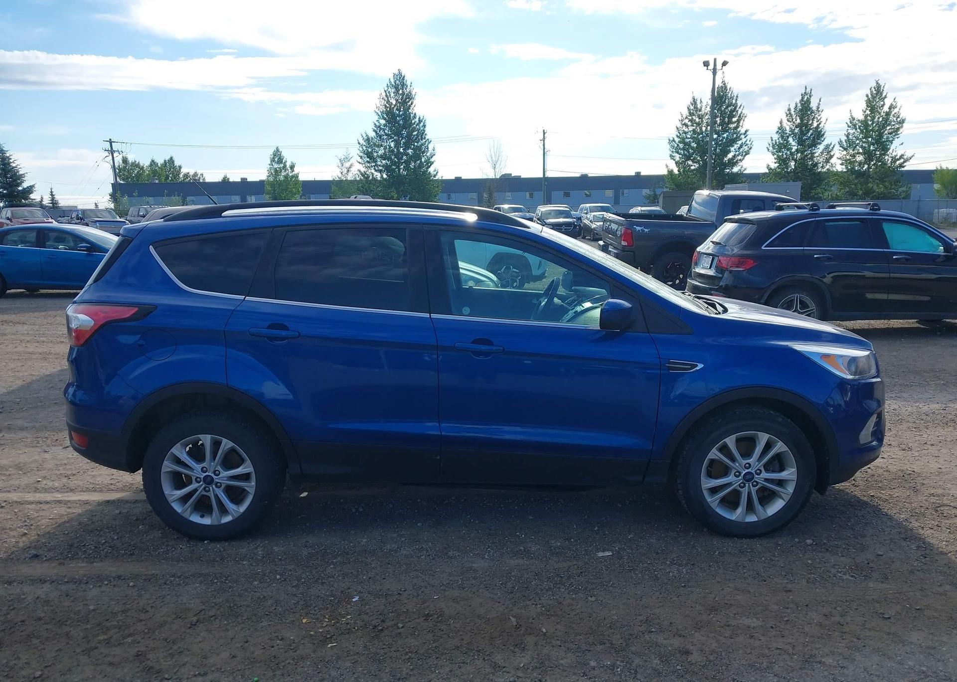 2017 FORD ESCAPE SE