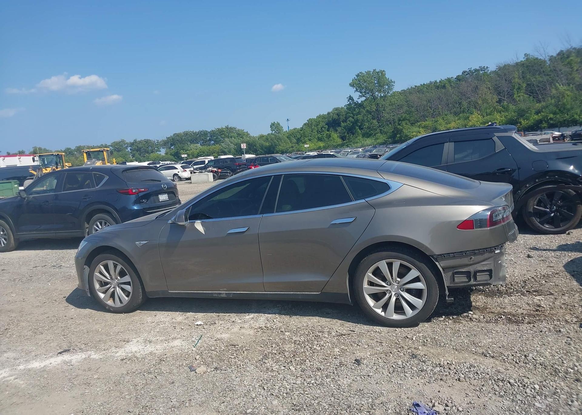 2015 TESLA Model S 85D