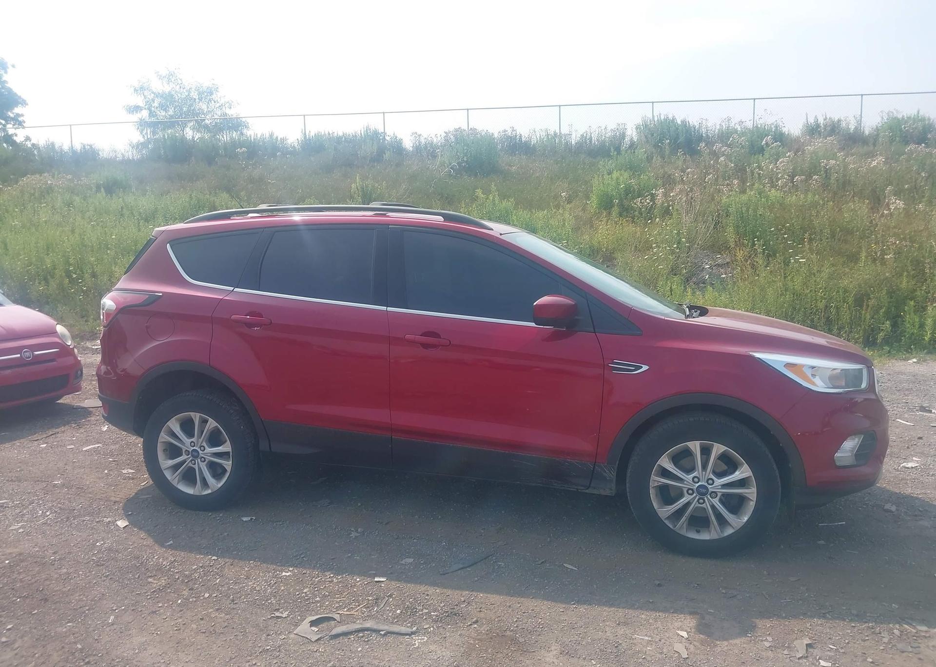2017 FORD ESCAPE SE