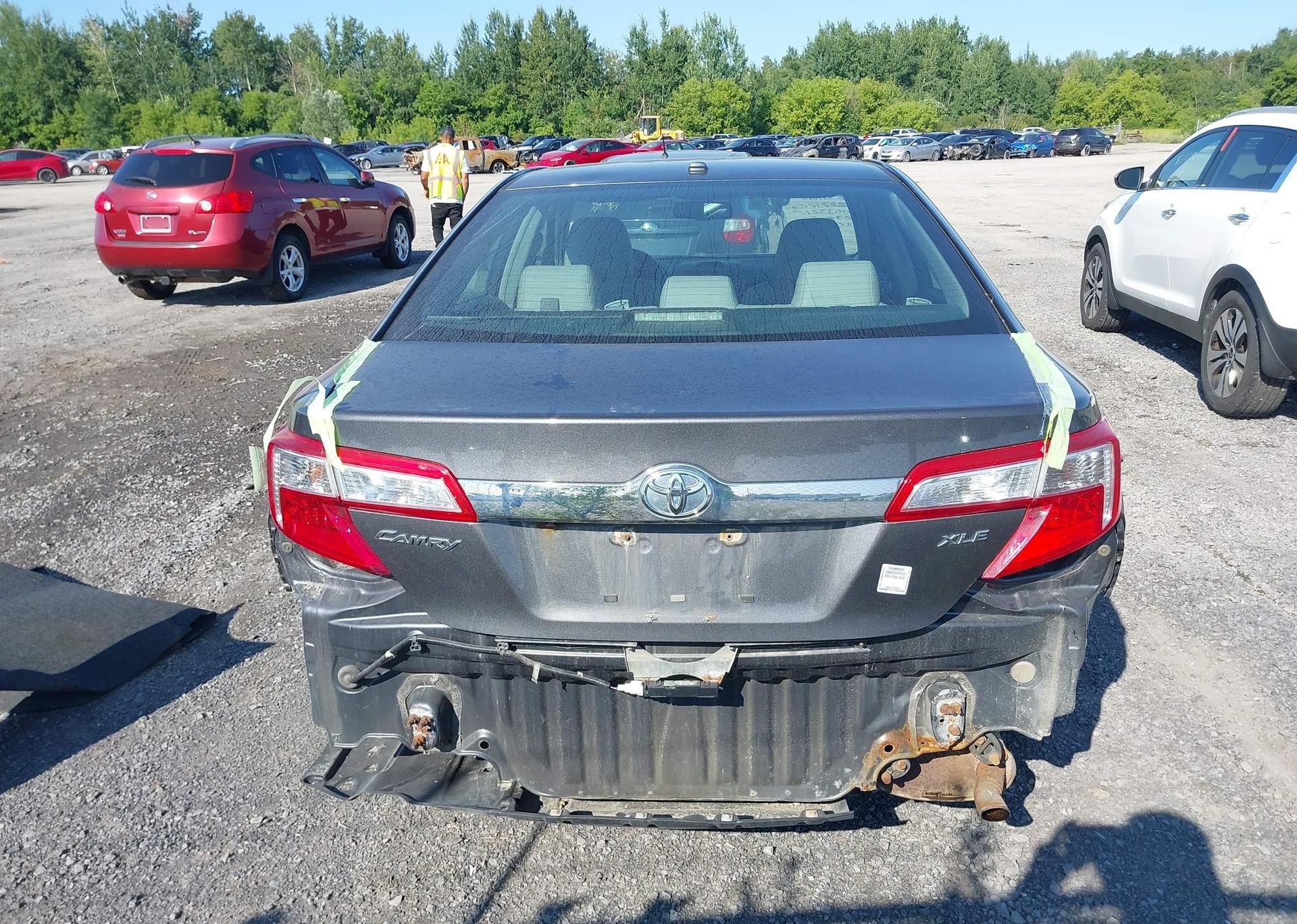 2012 TOYOTA CAMRY SE