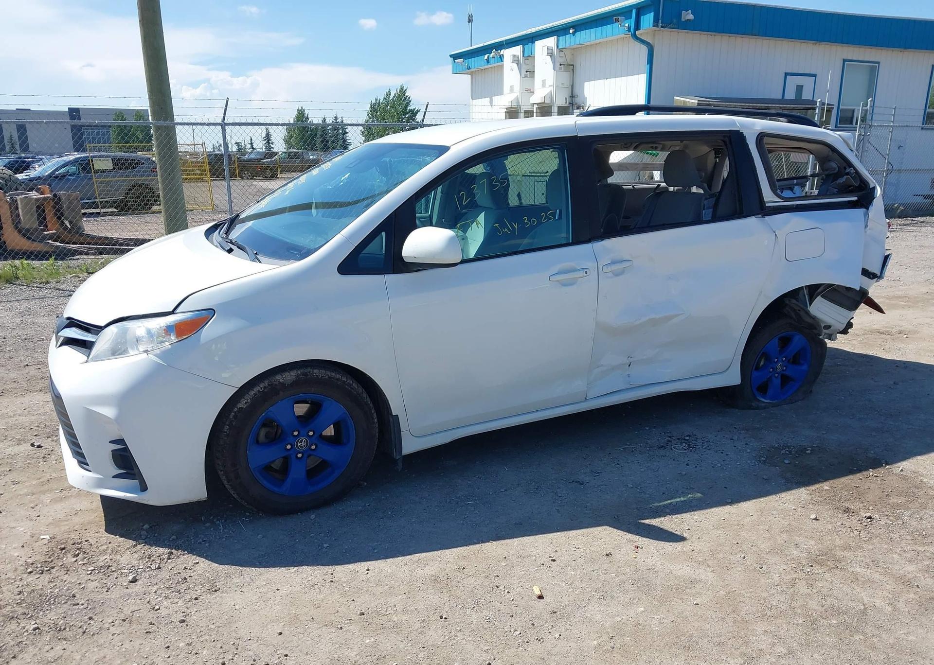 2020 TOYOTA SIENNA LE