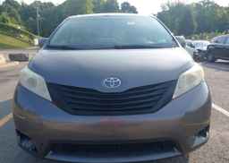 2011 TOYOTA SIENNA