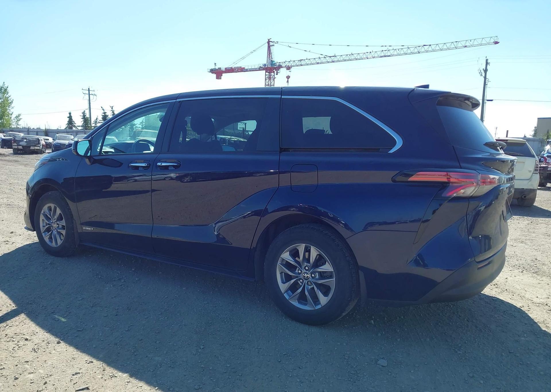 2021 TOYOTA SIENNA XLE 8-PASSENGER