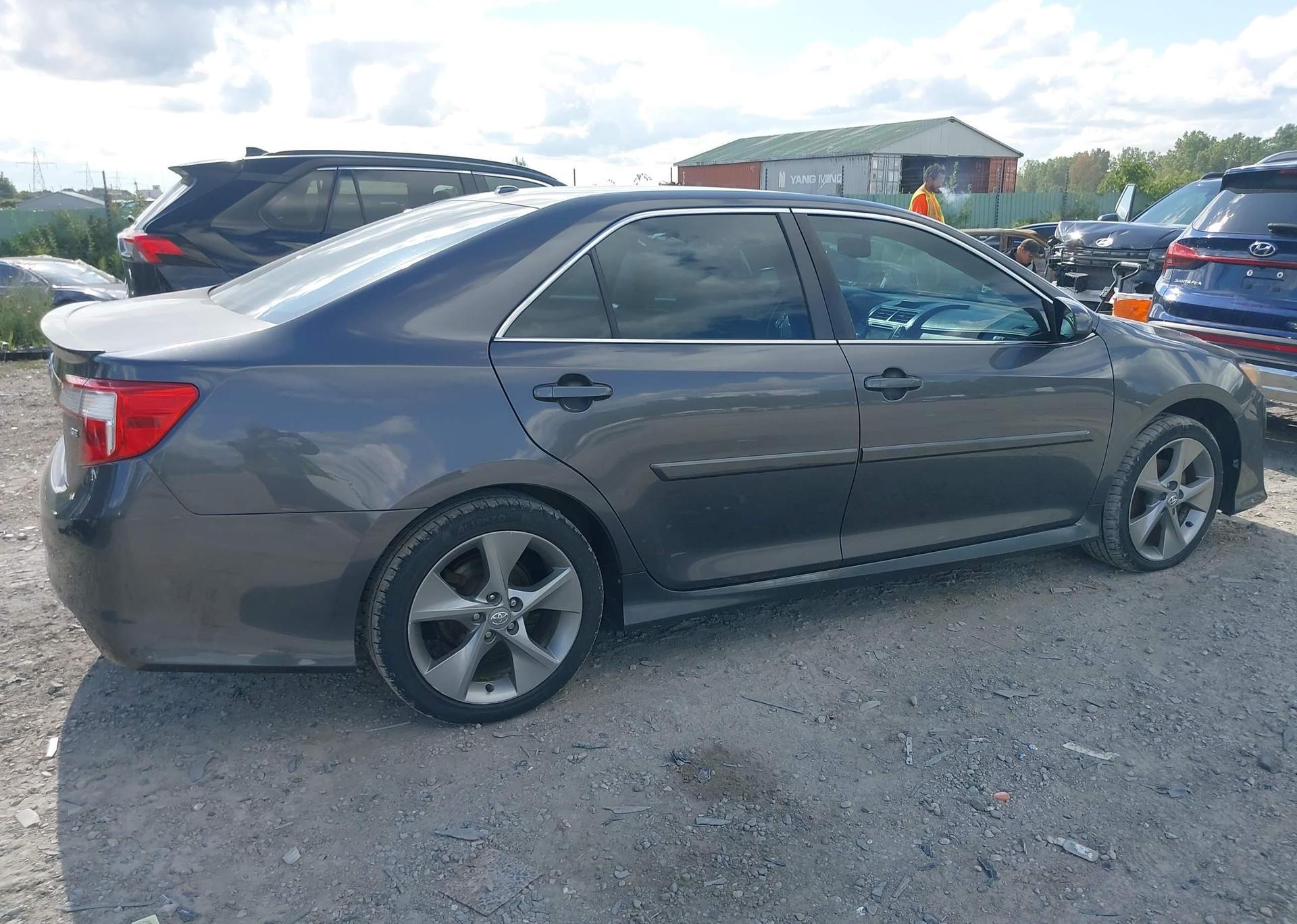 2013 TOYOTA CAMRY SE