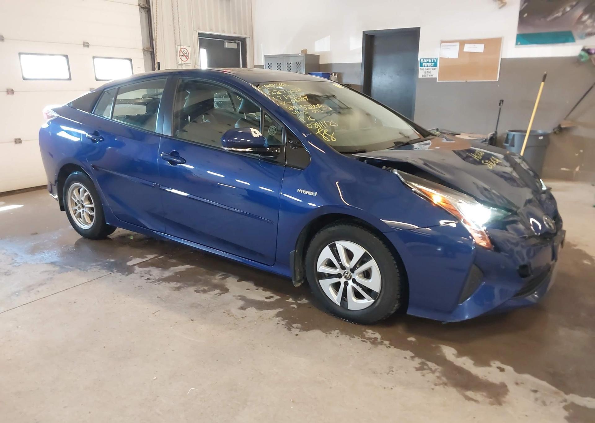 2017 TOYOTA PRIUS