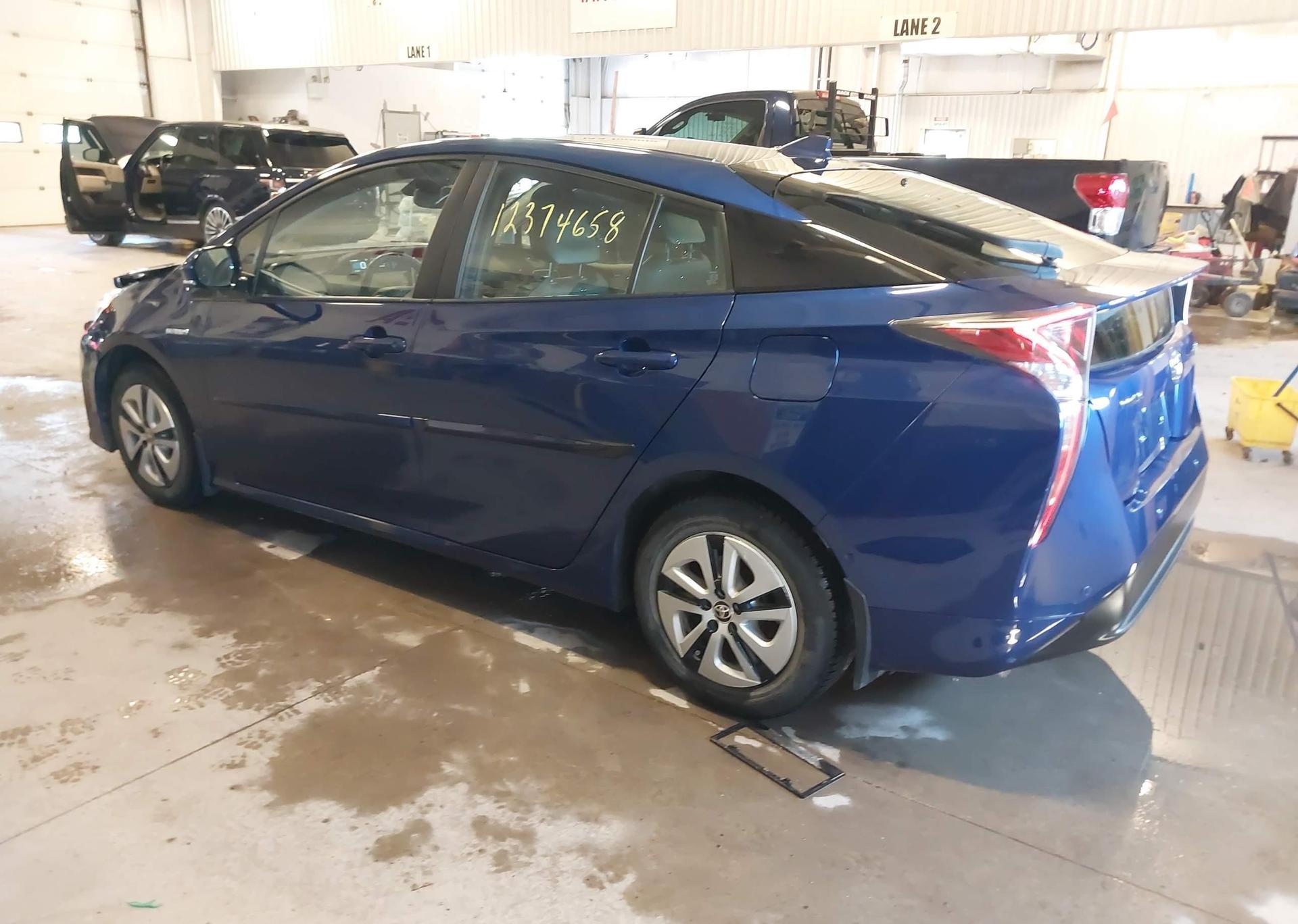 2017 TOYOTA PRIUS