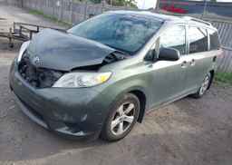 2011 TOYOTA SIENNA