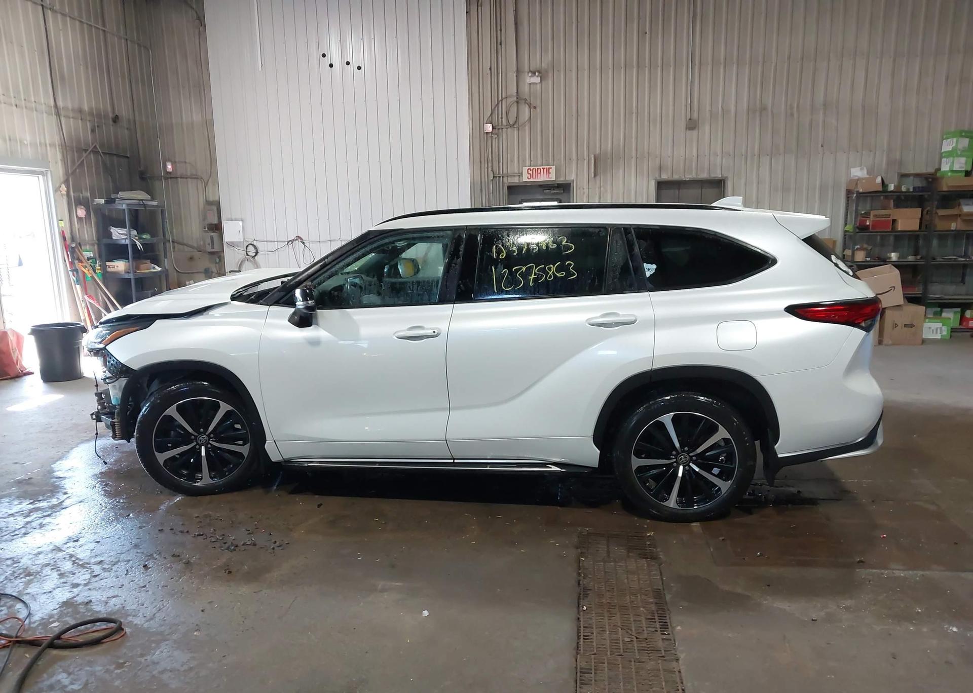 2022 TOYOTA HIGHLANDER XSE