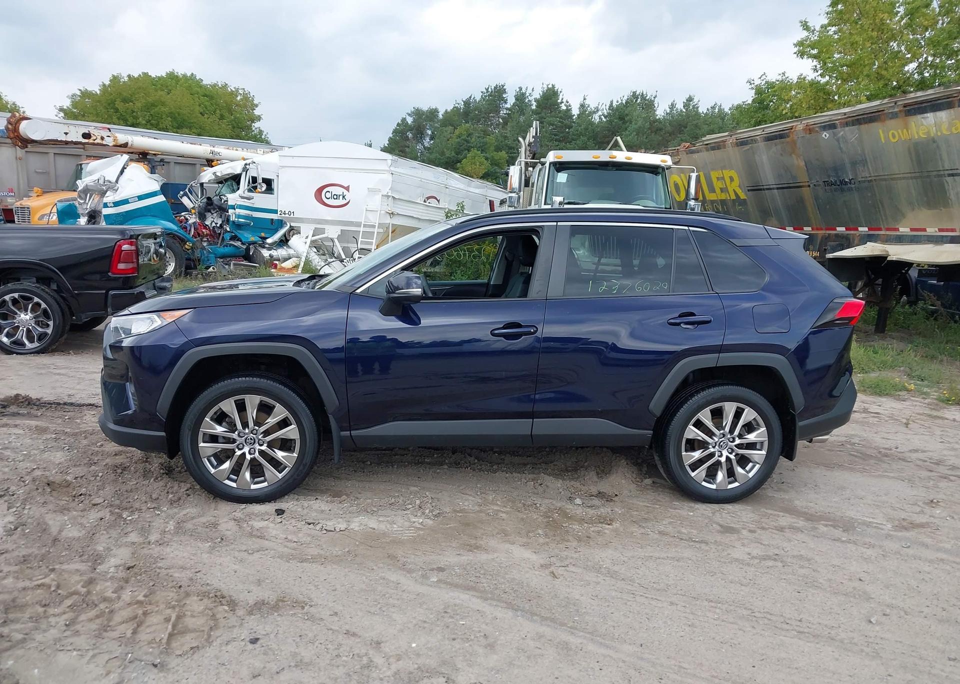 2020 TOYOTA RAV4 XLE