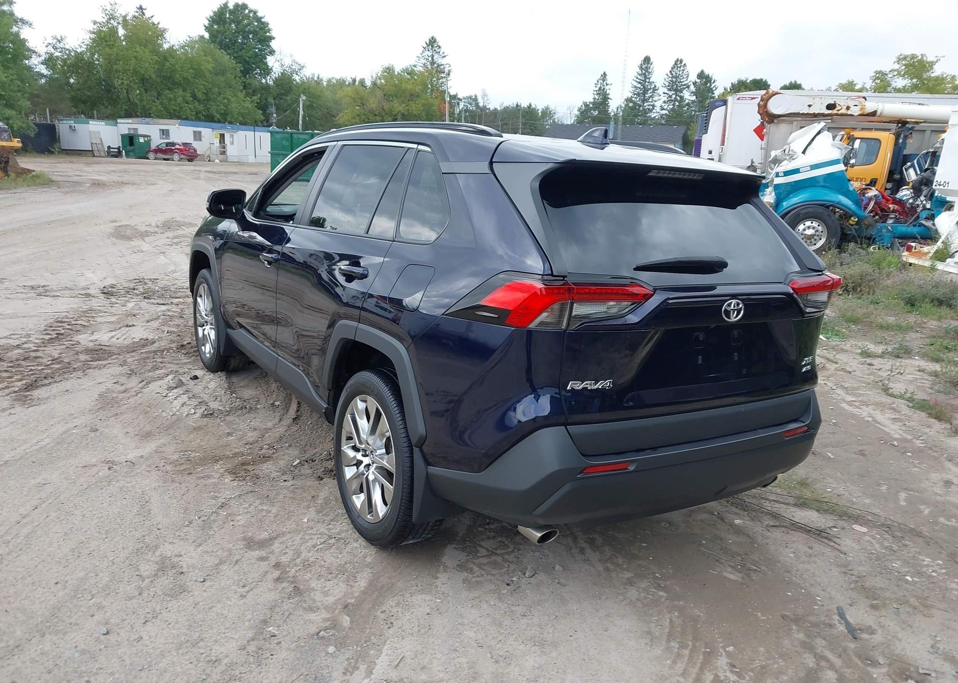 2020 TOYOTA RAV4 XLE