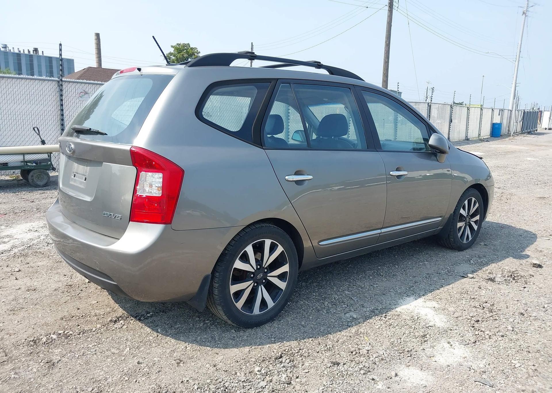2010 KIA RONDO EX