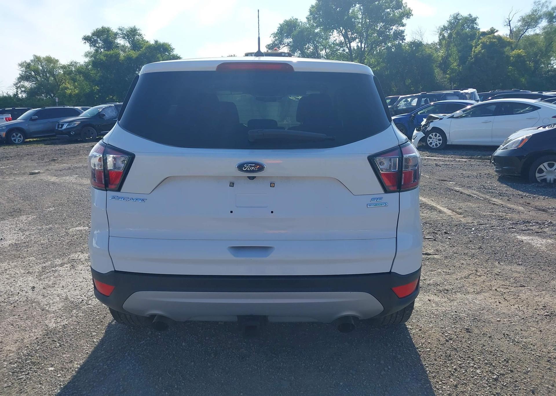 2017 FORD ESCAPE SE