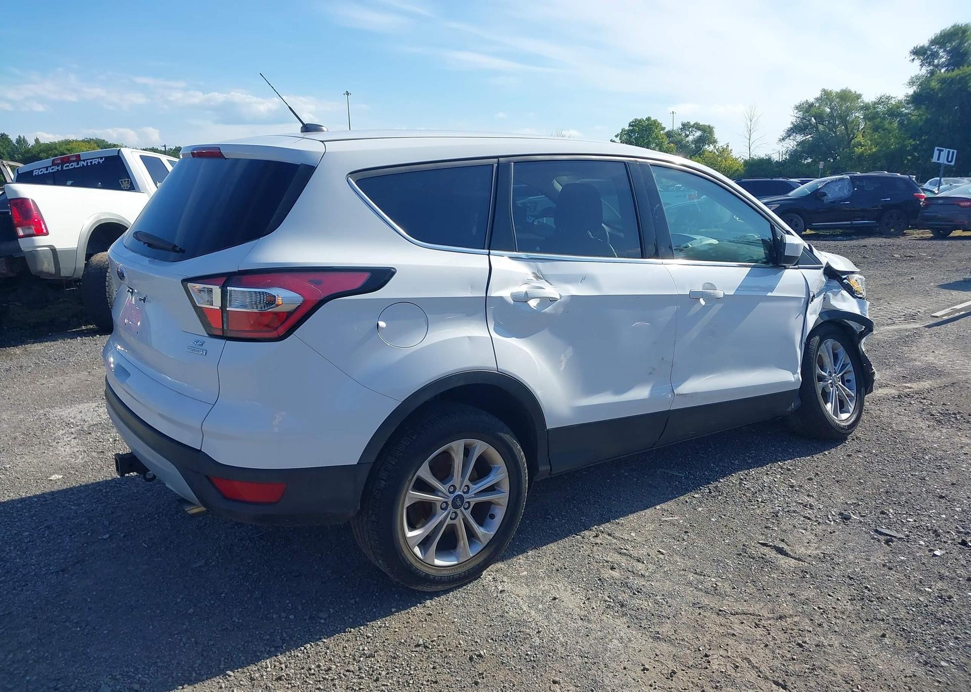 2017 FORD ESCAPE SE
