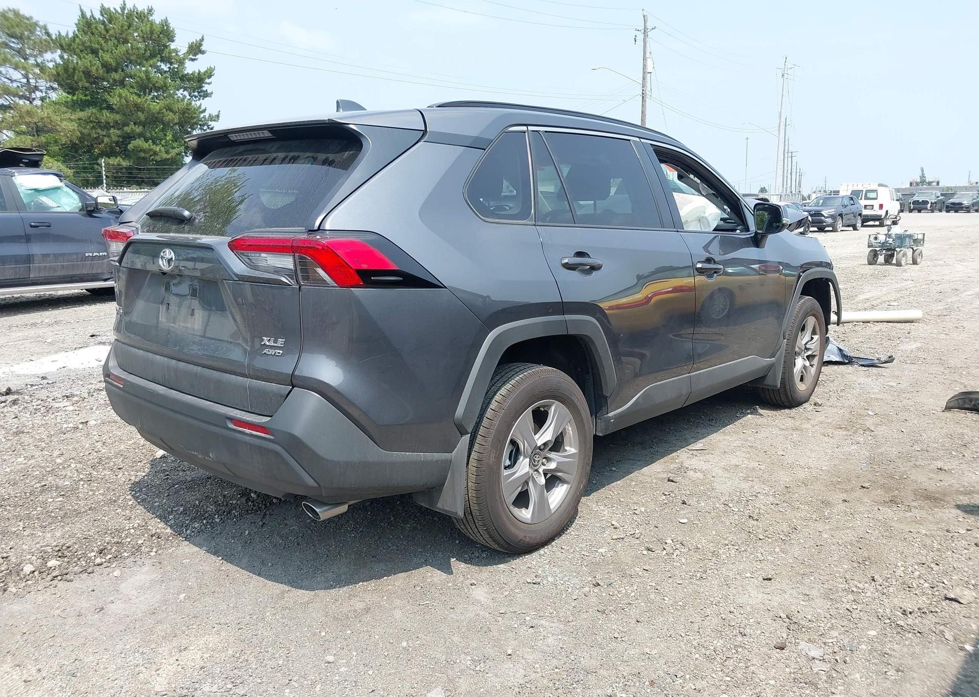 2025 TOYOTA RAV4 XLE