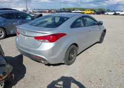 2013 HYUNDAI elantra se